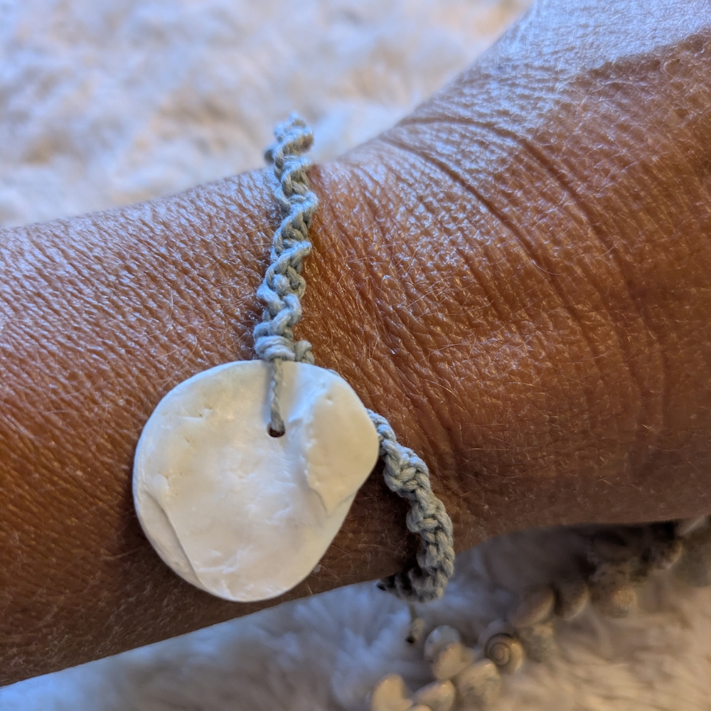Bracelet Elegant White Shell Bracelet